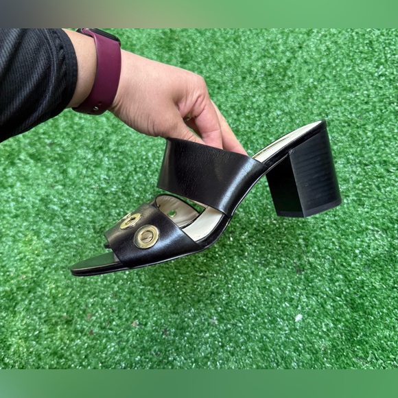 Louise et Cie Women's Kamea Grommet Embellished Black Sandals Size 8.5 - Picture 5 of 13